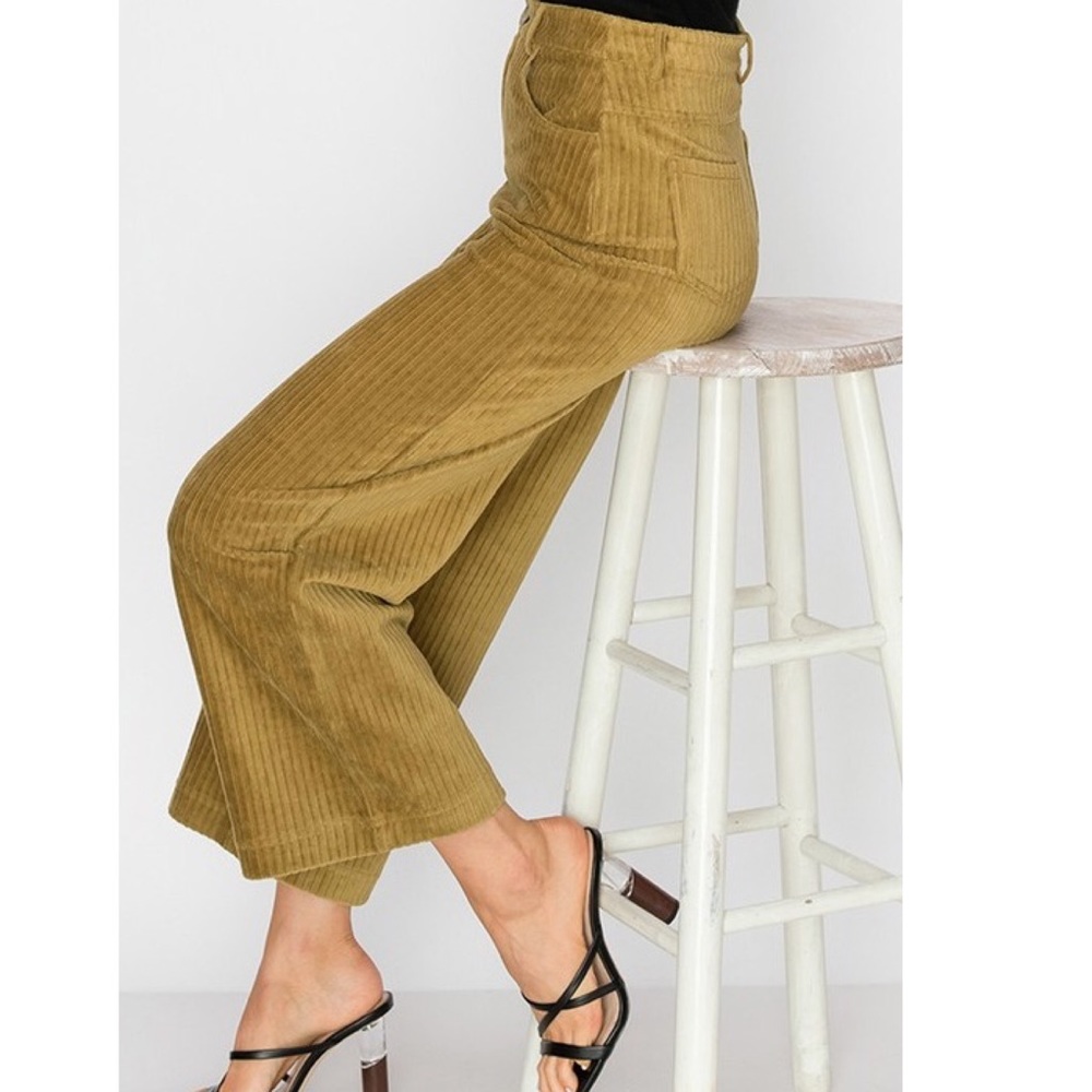 Cropped Corduroy Wide Leg Bottoms in Ecru Olive